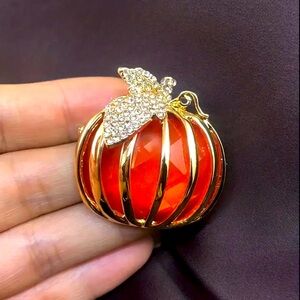 Vintage style Harvest pumpkin brooch or pin glass and gold tone NWT